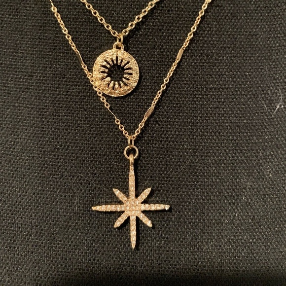 Layered Necklace with Star Pendant - Picture 4 of 4